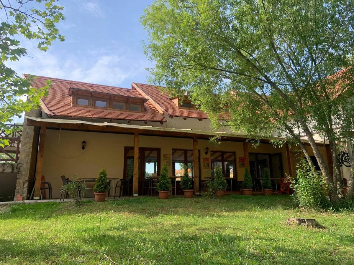 Szitakoeto Panzio Balatonfůzfő Esterno foto
