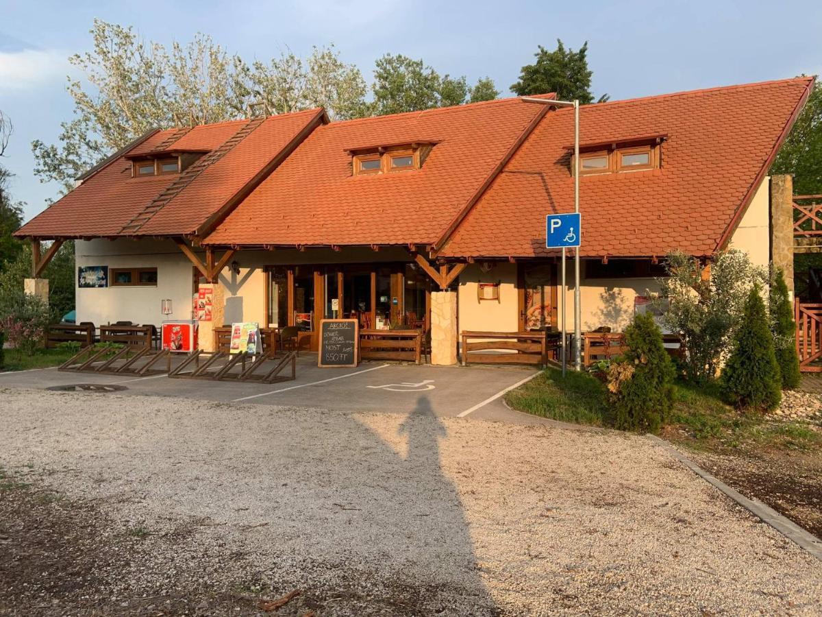 Szitakoeto Panzio Balatonfůzfő Esterno foto