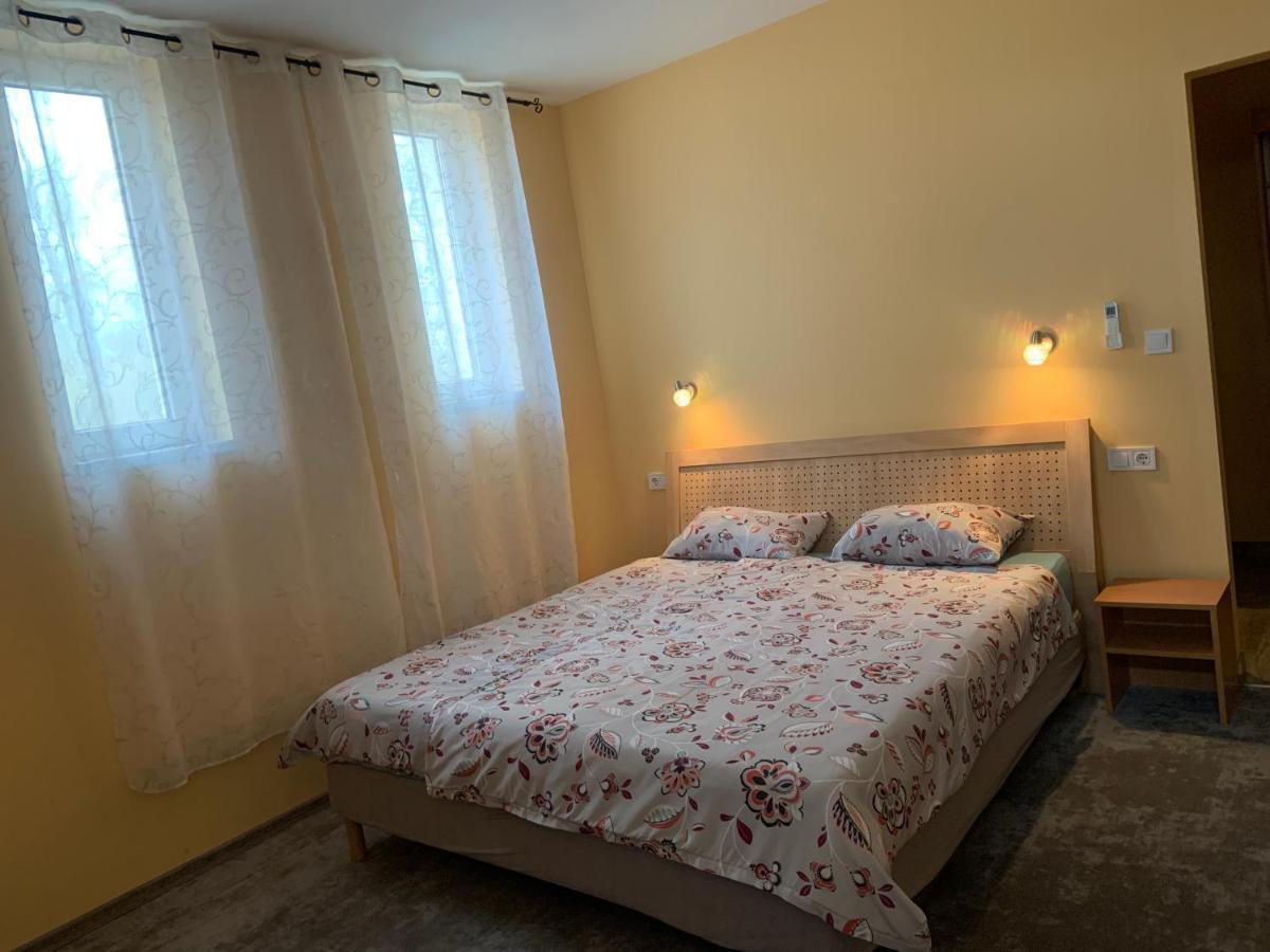 Szitakoeto Panzio Balatonfůzfő Esterno foto