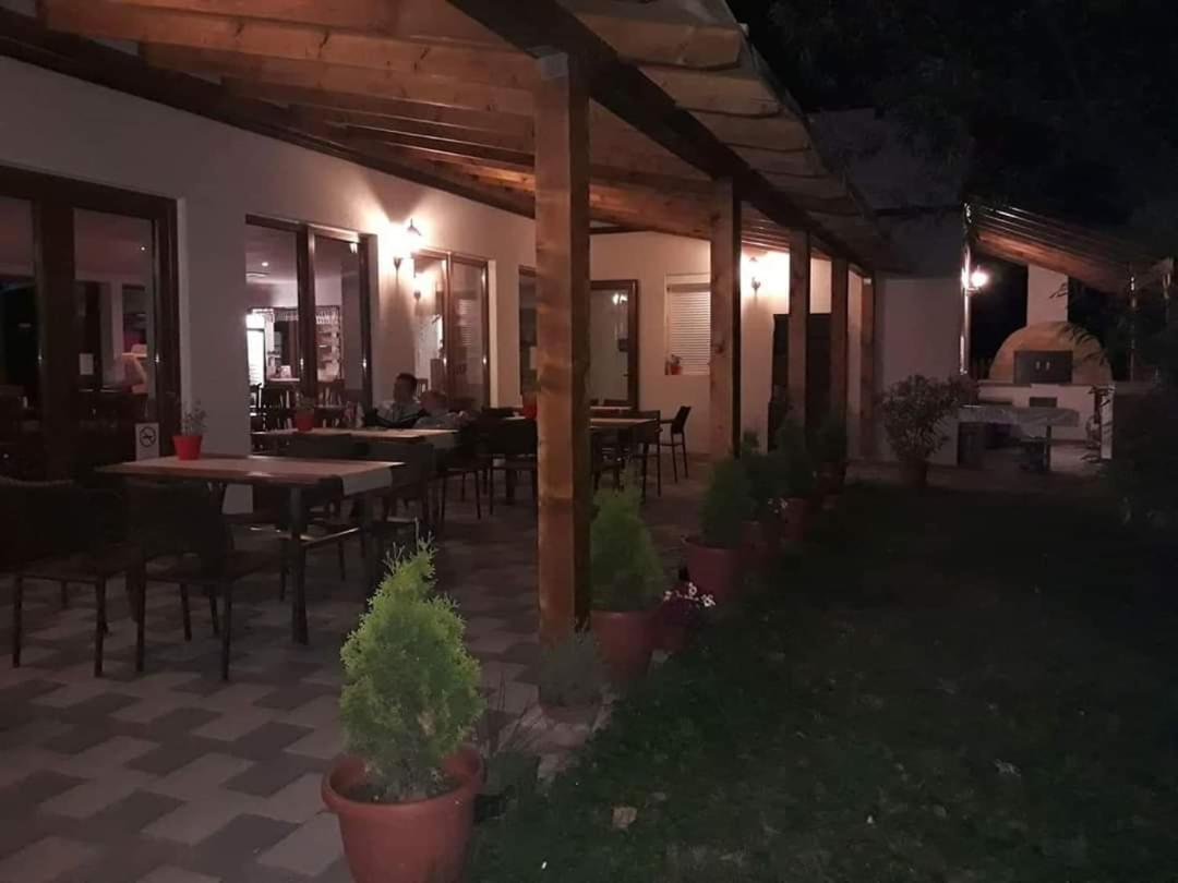 Szitakoeto Panzio Balatonfůzfő Esterno foto
